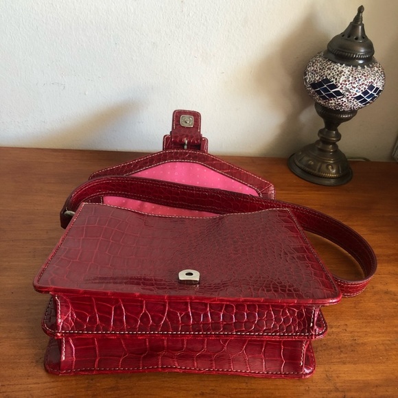 LIZ CLAIBORNE POWER RED HANDBAG - Picture 5 of 7